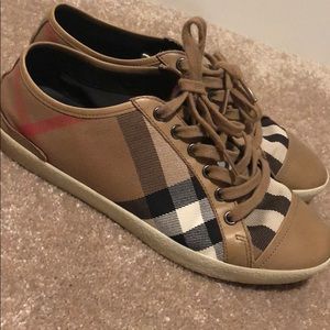 Burberry sneakers size 39